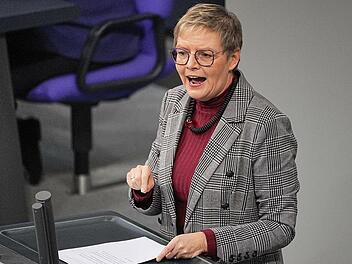Sabine Dittmar (SPD) spricht während einer Sitzung des Bundestags.  Die Politikerin aus Maßbach wird künftig als Staatssekretärin im Gesundheitsministerium tätig sein. Foto: Michael Kappeler/dpa