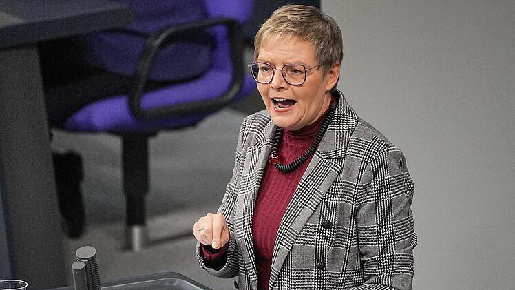 Sabine Dittmar (SPD) spricht während einer Sitzung des Bundestags.  Die Politikerin aus Maßbach wird künftig als Staatssekretärin im Gesundheitsministerium tätig sein. Foto: Michael Kappeler/dpa