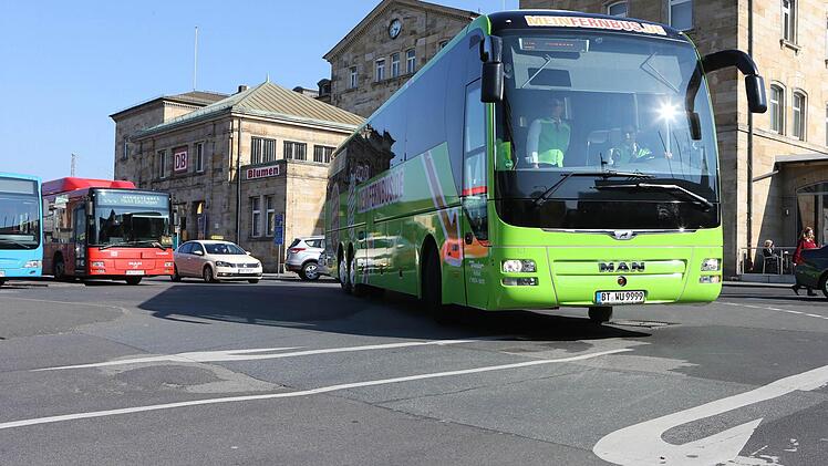 Die Fernbusse fahren vom Bahnhof ab. Foto: Matthias Hoch