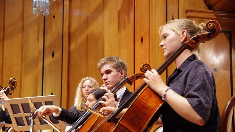 Abschlusskonzert der Sommer-Orchester-Phase des Bezirksjugendsinfonieorchesters Unterfranken e.V. unter der Leitung von Hermann Freibott im Max-Littmann-Saal. Klaus Werner
