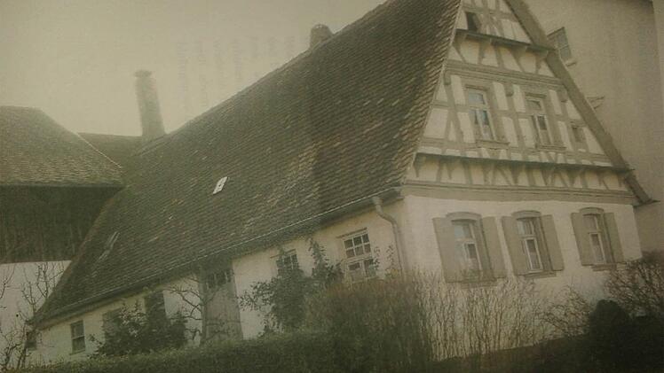 Das um 1700 errichtete eingeschossige Bauernhaus vor der umfangreichen Sanierung, die 2012 begann. Foto: privat