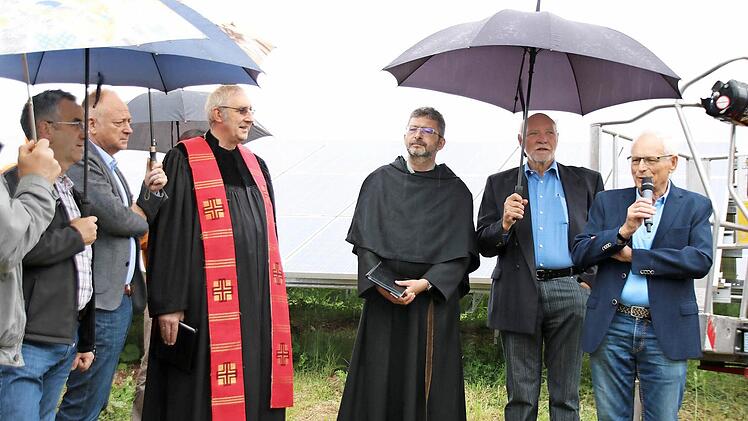 Kurt Back, Helmut Blank, Joachim Pennig, Rudolf Götz, Franz Wüst und Günter Köth bei der Einweihungsfeier.  Fotos: Thomas Malz
