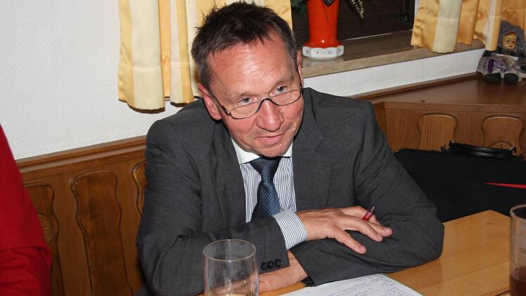 Landratskandidat Norbert Gräbner sagte: "Wir haben die Gemeinschaftsschule als Ziel auf unsere Fahnen geschrieben."  Foto: Andreas Schmitt