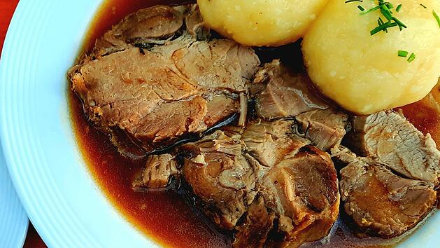 Fr&auml;nkischer Schweinebraten mit Klo&szlig; (Kl&ouml;&szlig;en)