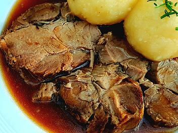 Fr&auml;nkischer Schweinebraten mit Klo&szlig; (Kl&ouml;&szlig;en)