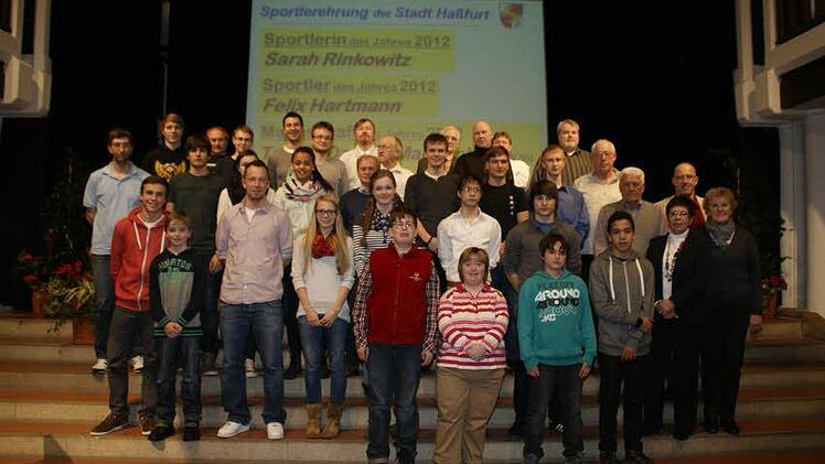 17 Mannschaften in zehn Sportarten wurden für Meisterschaften und besonders gute Platzierungen im Jahr 2012 ausgezeichnet.