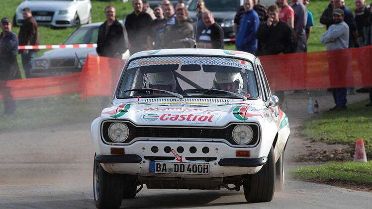 Wolfgang Wittmann und Robert Nikol mit ihrem Ford Escort bei der Rallye Fränkische Schweiz 2014