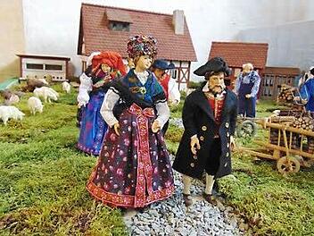 Die Figuren machen sich auf den Weg zum Christkind.