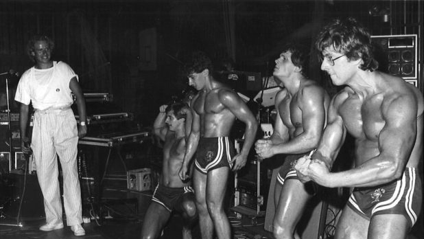 Die Kulmbacher Sparkasse feiert 1985 ihr 150-jähriges Bestehen. In der Dreifachsporthalle findet eine Super-Disko mit Thomas Gottschal statt. Er moderiert den Abend und präsentiert auch Kulmbachs schönste Muskelmänner. Die Teenies kommen in Scharen nach Weiher. Foto: Archiv Stephan Tiroch