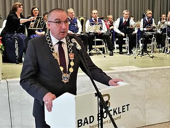 Bad Bocklets Bürgermeister Andreas Sandwall bei seiner Neujahrsansprache. Foto: Sigismund von Dobschütz