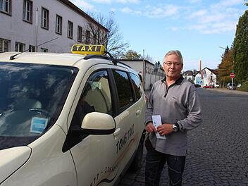 Das Warten auf Kunden könnte für Taxifahrer wie Thomas Stolz bald vorbei sein. Müssen künftig Fahrgäste auf Taxis warten?Fotos: Peter Groscurth