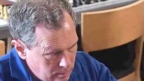 Der blinde Schachspieler Anton Lindenmair ist bei den Bamberg Open am Start. Foto: Jens Herrmann