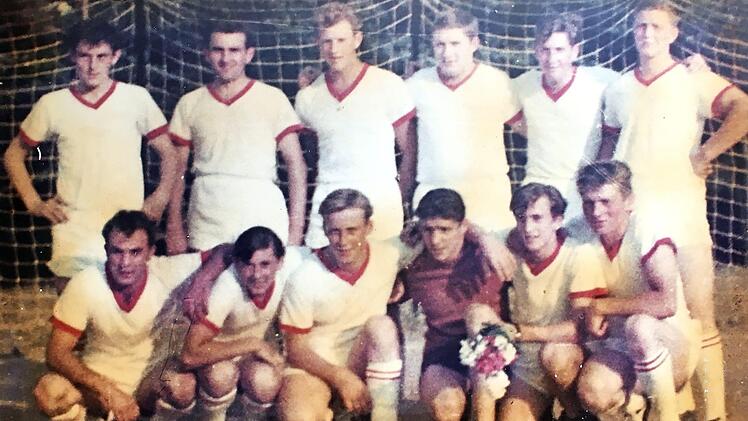 Die Gründungsmannschaft der DJK Teuchatz im Jahr 1968 Foto: p