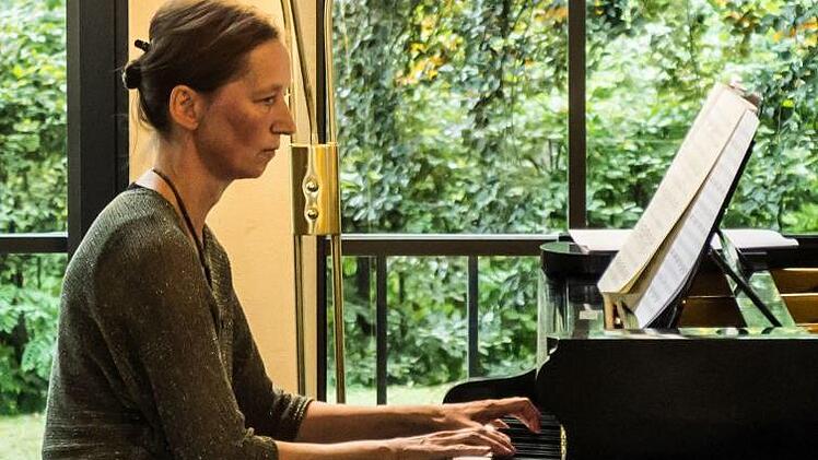 Anne-Kathrein Jordan und Nele Gramß interpretierten Schubert-Lieder bei der Coburger Schubertiade.Foto: Jochen Berger