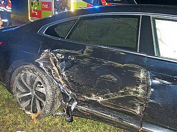 Ein 19-j&auml;hriger Fahrer verungl&uuml;ckte mit diesem VW in Birkenmoor. Er und seine drei Beifahrer wurden bei dem Unfall in der Nacht zum Montag leicht verletzt.