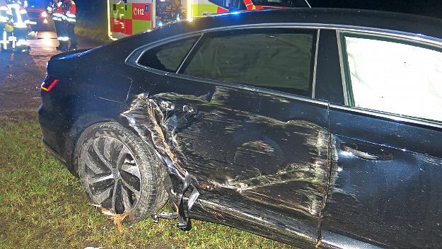 Ein 19-j&auml;hriger Fahrer verungl&uuml;ckte mit diesem VW in Birkenmoor. Er und seine drei Beifahrer wurden bei dem Unfall in der Nacht zum Montag leicht verletzt.