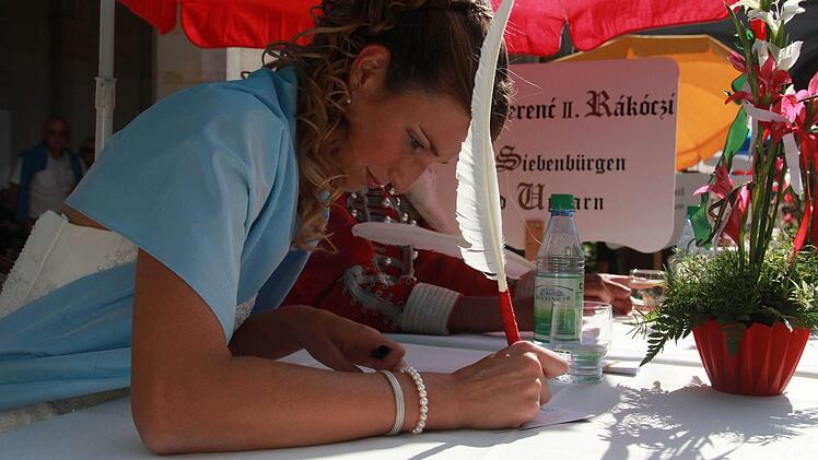 Autogrammstunde mit der historischen Persönlichkeiten im Kurpark Foto: Carmen Schmitt