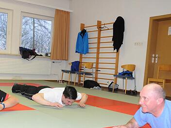 Trockenschwimmen im Dojo in der ehemaligen Schule am Eulhack im Ortsteil Roßfeld Foto: Natalie Schalk