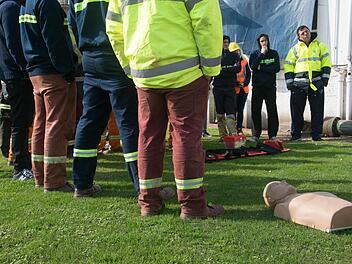 Erlangen: "Bevölkerung fit für den Ernstfall machen" - Schlaganfall-Infobus macht Halt auf dem Rathausplatz