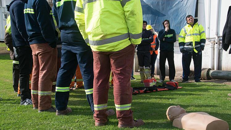 Erlangen: "Bevölkerung fit für den Ernstfall machen" - Schlaganfall-Infobus macht Halt auf dem Rathausplatz