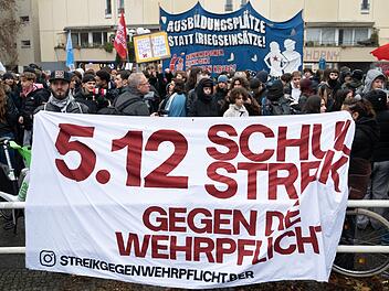 Bundesweiter Schulstreik gegen Wehrpflicht