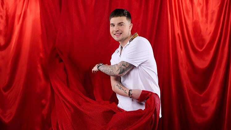 Sein Taktgef&uuml;hl bewies Pops&auml;nger Mike Singer auch bei "Let's Dance", wo er 2022 mit Tanzpartnerin Christina Luft einen achtbaren siebten Platz belegte.