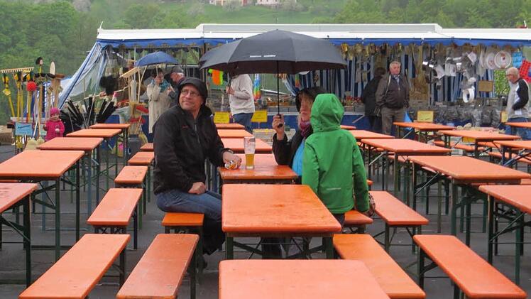 Das traditionelle Marktfest war heuer nicht so gut besucht wie sonst. Die Oberbacher ließen sich die Stimmung aber nicht verderben. Fotos: Johanna Kellermann