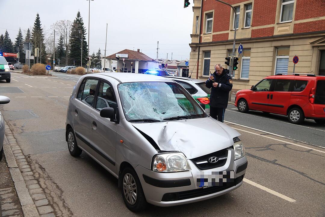 14-Jähriger in Nürnberg von Auto erfasst - Junge schwebt in Lebensgefahr
