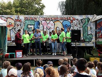 Die Betreuerinnen und Betreuer bedankten sich bei den Kindern und Eltern. Foto: Richard Sänger