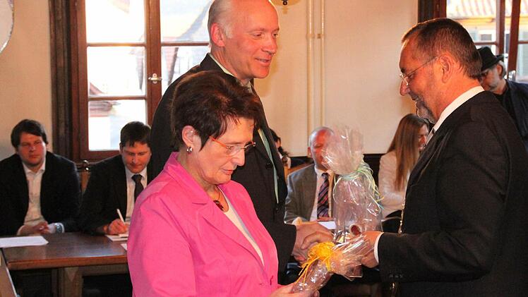 v.l.: Helga Liesaus, Franz-Josef Schmitt und Bürgermeister Jürgen Kohmann