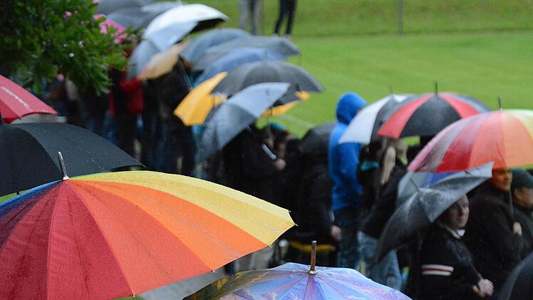 Kein schönes Relegations-Wetter hatten die Fans in Reichenbach. Mittlerweile sind die Aussichten schöner. Foto: ssp