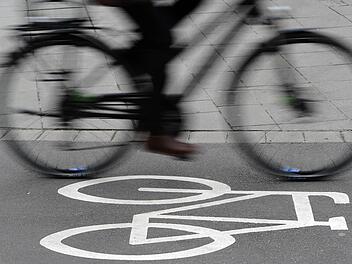 Am Dienstagnacht wurde in W&uuml;rzburg ein Mann mit einem gestohlenen Kinderfahrrad aufgegriffen. Die Polizei sucht jetzt nach dem rechtm&auml;&szlig;igen Besitzer. Symbolbild: Gregor Fischer/dpa