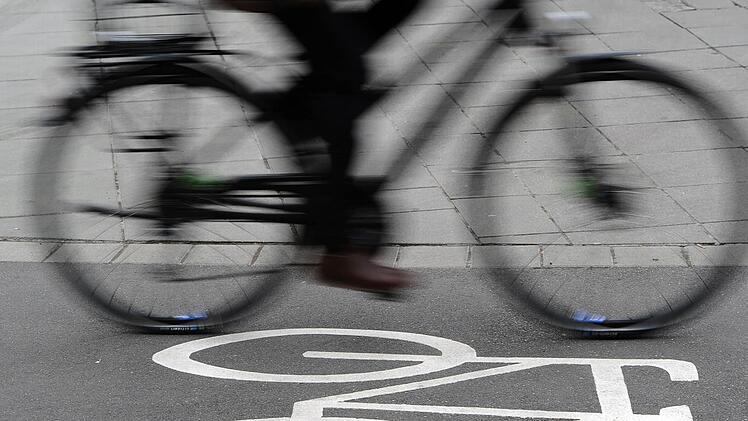 Am Dienstagnacht wurde in Würzburg ein Mann mit einem gestohlenen Kinderfahrrad aufgegriffen. Die Polizei sucht jetzt nach dem rechtmäßigen Besitzer. Symbolbild: Gregor Fischer/dpa