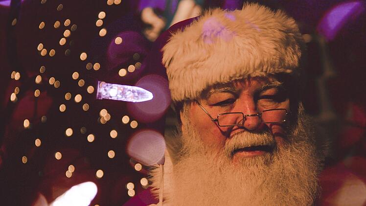 Wer Weihnachten liebt, wird auch dieses kuriose Jobangebot lieben. Ein Reiseveranstalter sucht aktuell nach Weihnachtselfen in der finnischen Region Lappland.  Symbolfoto: unsplash.com/Srikanta H. U