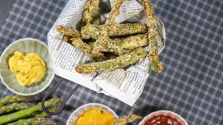 Spargel-Pommes sind eine gesunde Beilage zum Burger, Grillen oder als Snack.