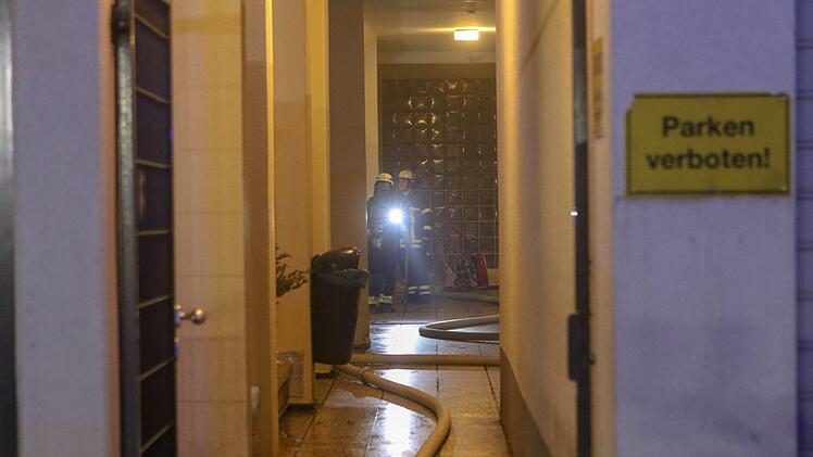 Ein ausgedehnter Kellerbrand beschäftigte die Einsatzkräfte in Nürnberg. Foto: NEWS5 / Friedrich