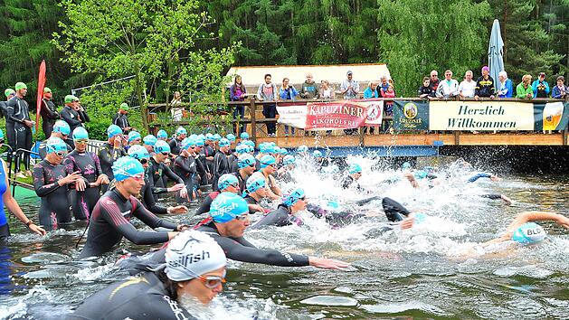 Der Trebgaster Badesee ist am 30. Juni Dreh- und Angelpunkt des Tennet-Power-Triathlons. Dort wird geschwommen und nach dem Radfahren zum Abschluss rund um den See gelaufen. Foto: BR-Archiv