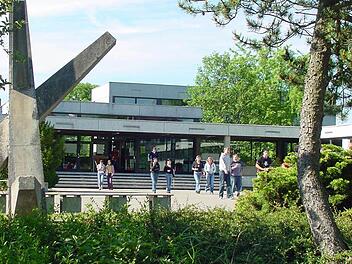 Heuer wird die Mittelschule 40 Jahre alt. Durch einen Schulverbund soll versucht werden, die Einrichtung zu erhalten.  Foto: Schmidt