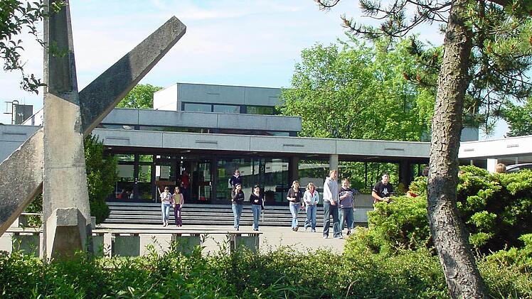 Heuer wird die Mittelschule 40 Jahre alt. Durch einen Schulverbund soll versucht werden, die Einrichtung zu erhalten.  Foto: Schmidt