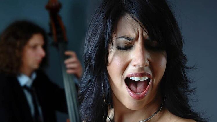 Liza da Costa, die Frontfrau von Hotel Bossa Nova Foto: Reinhard Berg