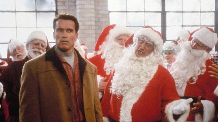 In "Versprochen ist versprochen" sucht Howard Langston (Arnold Schwarzenegger, links) ein Weihnachtsgeschenk f&uuml;r seinen Sohn.