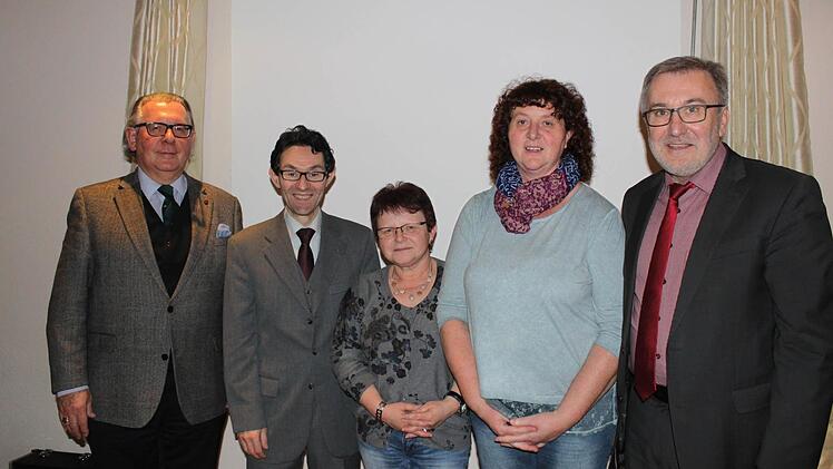 Peter Landendörfer, Elmar Gräßel, Käthe Besand, Monika Kraus und Helmut Krämer (v.l.) gründen die Demenzinitative.  Foto: Carmen Schwind