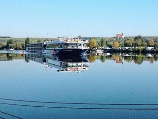 Test bestanden: Erstes Kreuzfahrtschiff legt in Volkach an