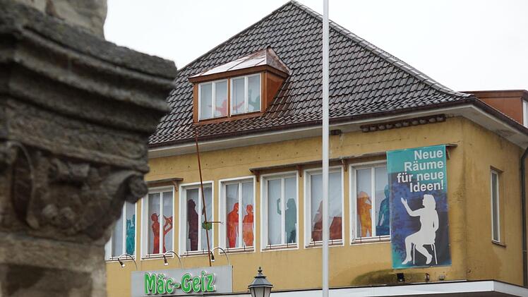 Knausern oder nicht? Soll sich die Stadt ein Bürgerhaus im früheren Kaufhaus leisten? Foto: Arkadius Guzy