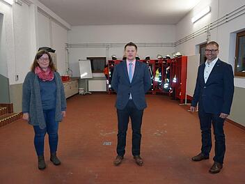 Drei Bürgermeister für Zeitlofs: Bürgermeister Matthias  Hauke (mitte)  und seine Stellvertreter, der zweite Bürgermeister Volker Roth (rechts)  und die dritte Bürgermeisterin Sabine Schiffler (links). Foto: Marion Eckert