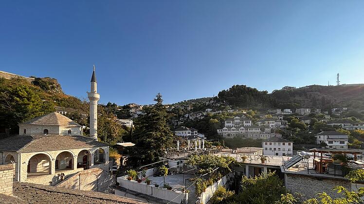 Gjirokastra zählt seit 2005 zum UNESCO-Welterbe. Sie ist eine der ältesten Städte des Landes und wichtiges kulturelles Zentrum Südalbaniens.