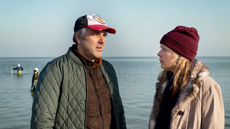 Mads (Stefan Rudolf) und Lykke (Tina Amon Amonsen) machen sich Sorgen um ihre Tochter Hanne. Das autistische M&auml;dchen hatte einen guten Draht zum Opfer und ist seit deren Tod v&ouml;llig verst&ouml;rt. Weil sie etwas wei&szlig;?