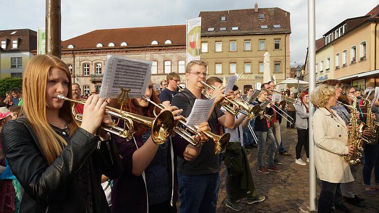 Flashmob auf dem Hammelburger MarktplatzFoto: Arkadius Guzy