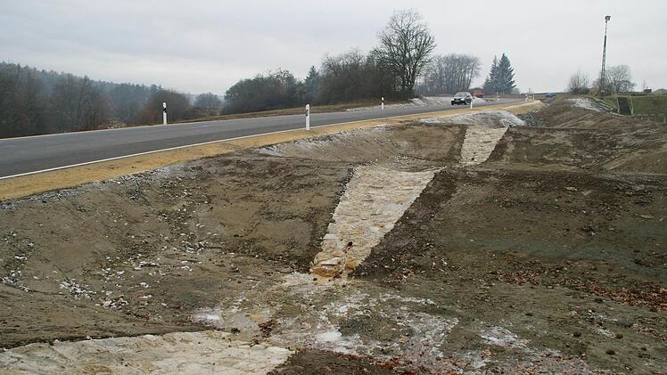 Auch neben der neuen Straße wurde viel gebaut: Die Entwässerung erforderte umfangreiche Maßnahmen.
