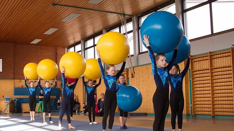 ...verschiedene Übungen mit Gymnastikbällen einstudiert.Jule Müller